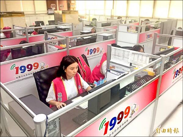 近日接連發生輕生案件，反映出社會缺乏正常宣洩管道，主其事的相關機構常無法及時在受害者死前為其伸張正義，期望政府的1999專線、生命線等機構能廣為宣傳，給有冤屈者一個申訴管道，避免悲劇一再發生。圖為桃園市1999。（資料照）