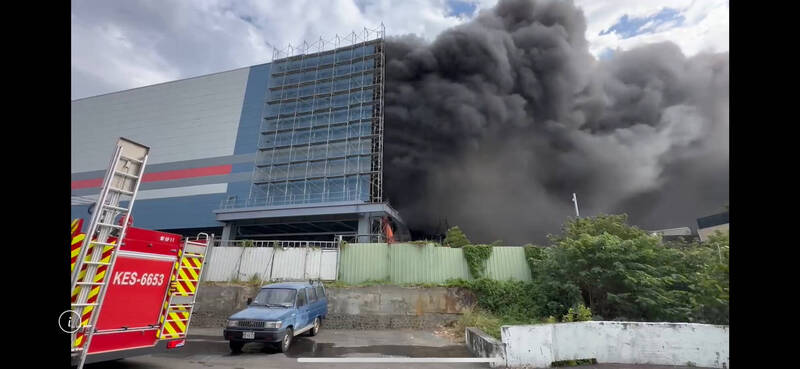 全聯台中倉儲施工引燃大火釀成九死八傷憾事，除了檢調及台中市政府對於承造及監造業者啟動刑事及行政責任調查之外，全聯的企業社會責任也值得關注。（資料照）