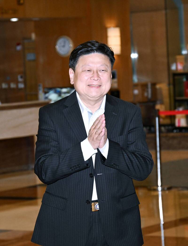 對於不到位，不盡責的藍白立委，立法院不是你的作秀場合，我們有權罷免不適任的立委。圖為國民黨立委傅崐萁。（記者方賓照攝）