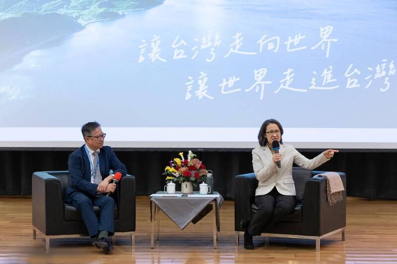 副總統蕭美琴期勉同學未來發揮「戰貓精神」，讓台灣走向世界。（擷取自蕭美琴臉書）