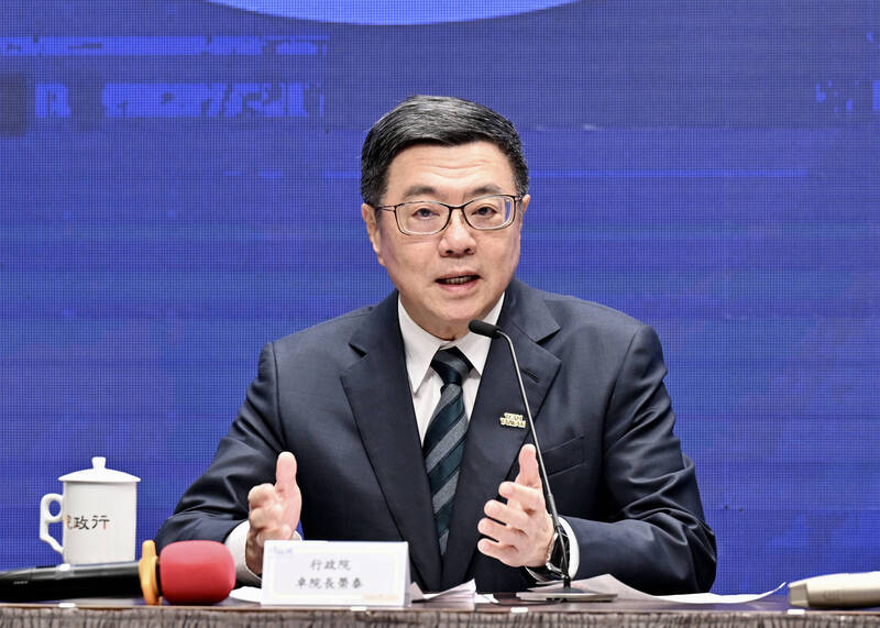 覆議的精神就是要讓行政與立法有溝通的機會，藍白立委卻不願依照〈立法院職權行使法〉第33條的精神，由立法院邀請行政院長卓榮泰列席說明覆議案。 （記者羅沛德攝）