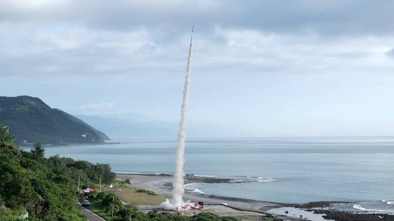 淡大去年成功發射該校第2支科研探空火箭「Jessie」。（國家太空中心提供）