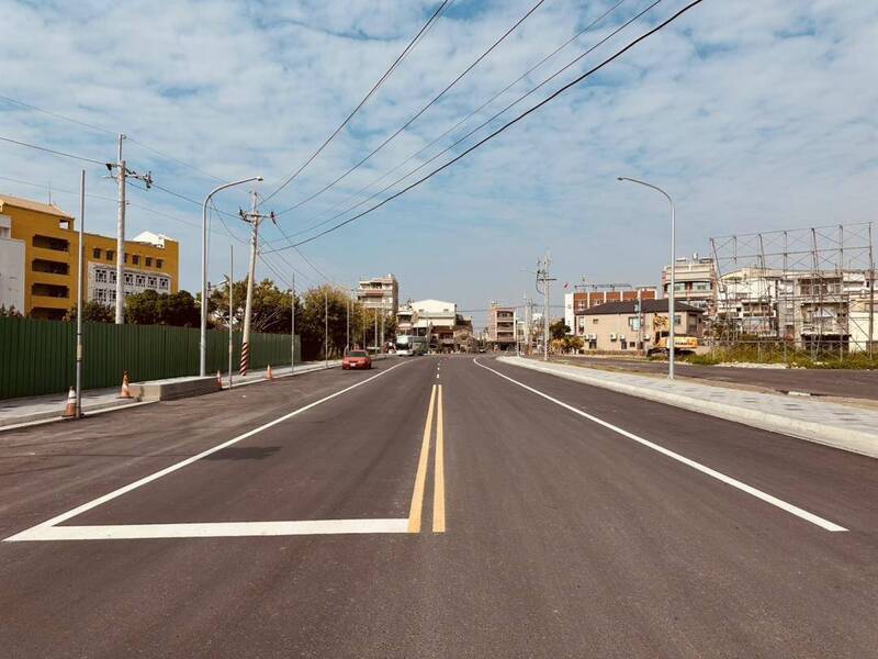 市地重劃的核心是公共利益，旨在提升土地效益與改善生活品質。圖為台南喜樹灣裡市地重劃工程，預計5月完工，區內道路將提早於春節開放通行。（南市府地政局提供）
