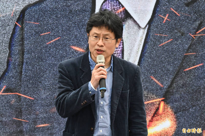 民眾黨111釘孤枝活動，醫師沈政男助講。（記者陳逸寬攝）
