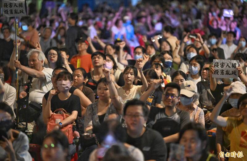 立院政客傷害國家時，是來自公民社會的青鳥行動站出來保全台灣的民主。（資料照）