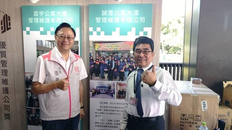 現今公寓大廈僅有地方政府委外辦理的「優良公寓大廈評選」，其標準不一，其結果的公信力亦為區域性。圖為桃園市政府委外辦理的優良公寓大廈評選。（本圖已獲當事人授權，作者提供）