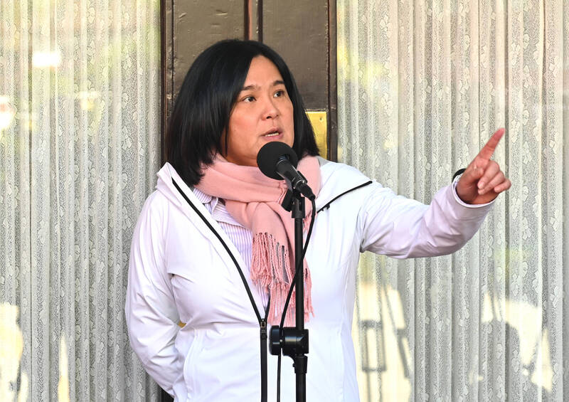 立委陳玉珍要影視工作者「丟掉那隻要飯的碗」，不啻是對影視工作者的傷害，更傷害到一切本來應當合法合理使用政府資源的人，汙名化社會的弱勢，貶抑台灣社會的互助精神，作為立法委員，是很失格的言論。（記者王藝菘攝）