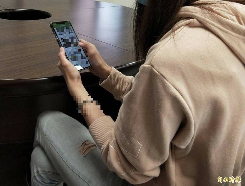 17歲女高中生小芳（化名）疑課業太大逃家，陳姓男友幫忙掩護被判刑8月。示意圖，非新聞當事人。（資料照）