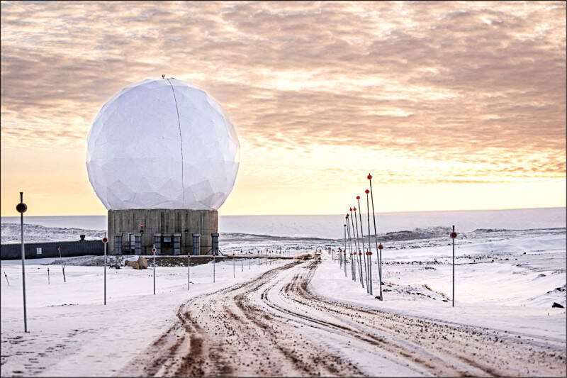 美國總統川普為了格陵蘭，與丹麥總理佛瑞德里克森在通話時爆發爭執。圖為美國太空軍在格陵蘭的皮圖菲克太空基地（Pituffik Space Base）。（路透檔案照）