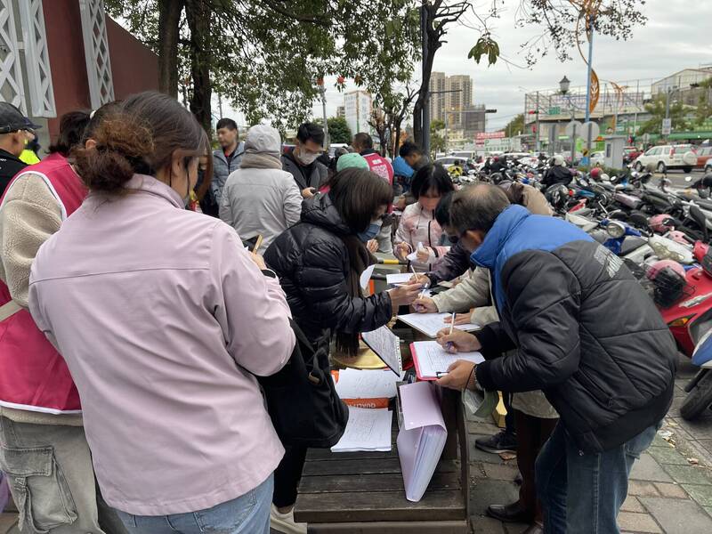 在大罷免全面展開前，台灣公民要有以民主解決民主問題的須知和能力。（資料照）