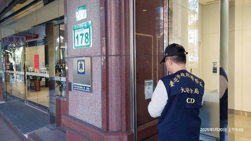 為了讓民眾能夠安心過好年，警力動員維護金融機構安全，並加大巡邏密度。（資料照，記者翻攝）