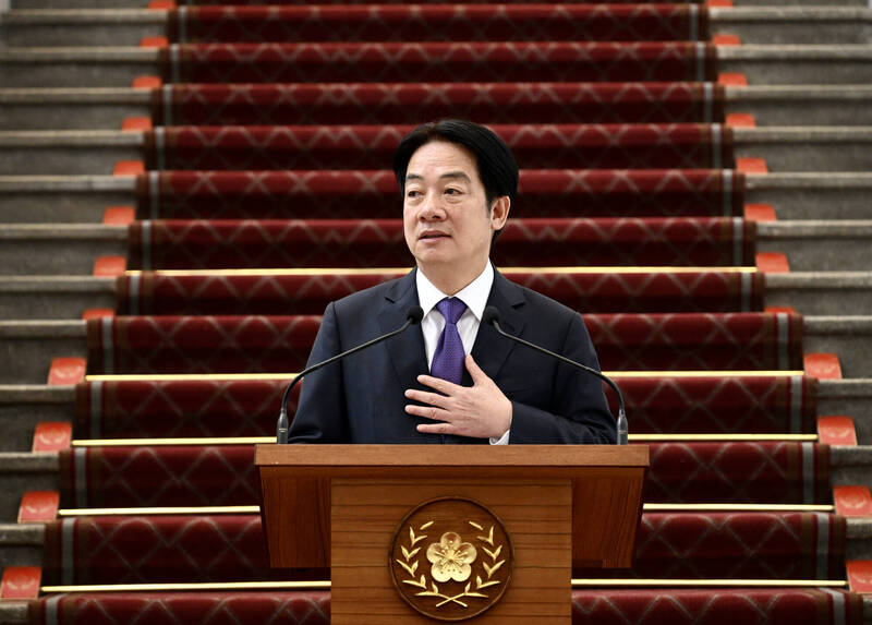 總統賴清德今天召開國安高層會議後表示，台灣要沉著因應，「謀定而後動」，創造多贏局面，並提出「全球半導體民主供應鏈夥伴倡議」，以國際合作共創半導體產業發展的全新局面。 （記者羅沛德攝）