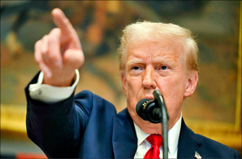 美國總統川普日前又指稱︰台灣不來美國設廠、我們會很不高興。（法新社檔案照）