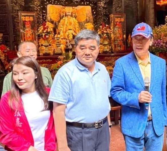 前雲林縣長張榮味（中）創立雲林張派，其勢力已擴充至全國農、漁、商界。（資料照）