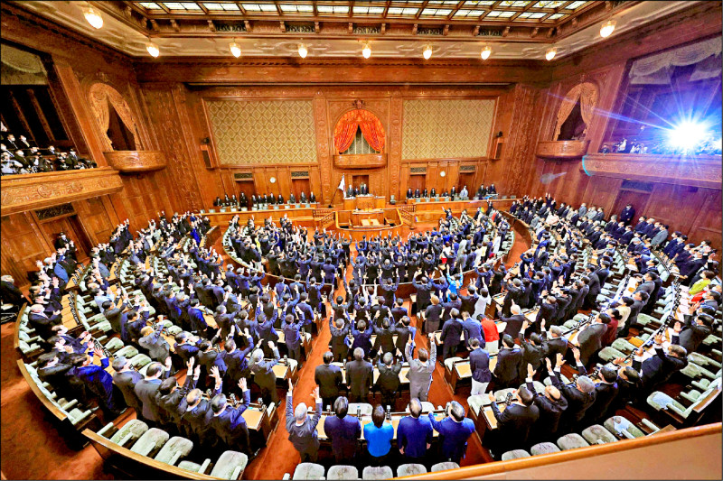 日本為議會內閣制，由眾議院多數黨負責組閣。目前具有執政潛力的在野黨，包括立憲民主黨（一四八席）、日本維新會（卅八席），以及國民民主黨（廿八席）。（路透檔案照）