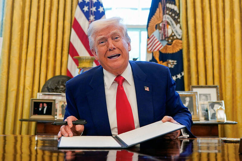 川普雖暫緩關稅新稅率，唯獨對中共提高稅率。（路透檔案照）