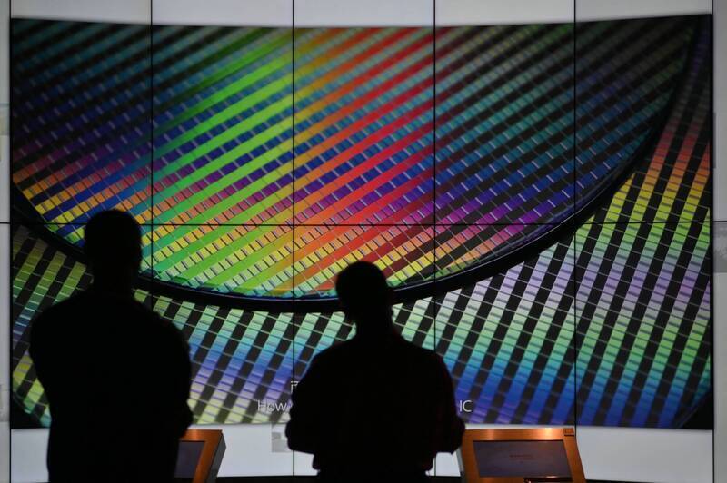 政府應轉向結構性改革，首先是深化產業多元化，避免科技業一枝獨秀的「單一依賴」風險。示意圖。（法新社檔案照）