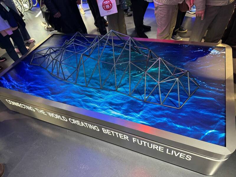 進門後內部的台灣模型。（作者提供）