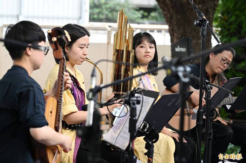 罷團「大安強強滾」團隊舉辦《為愛罷免 才能大安》民主音樂宣講會。（記者陳逸寬攝）