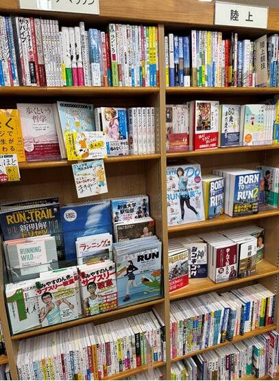 書店內的跑步書籍。（作者提供）