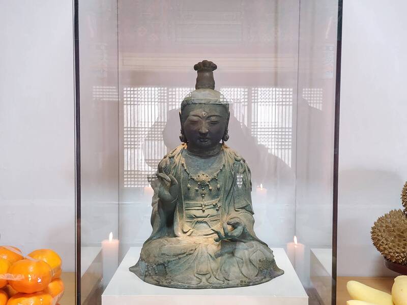 「銅造觀音菩薩坐像」在浮石寺。（作者提供）