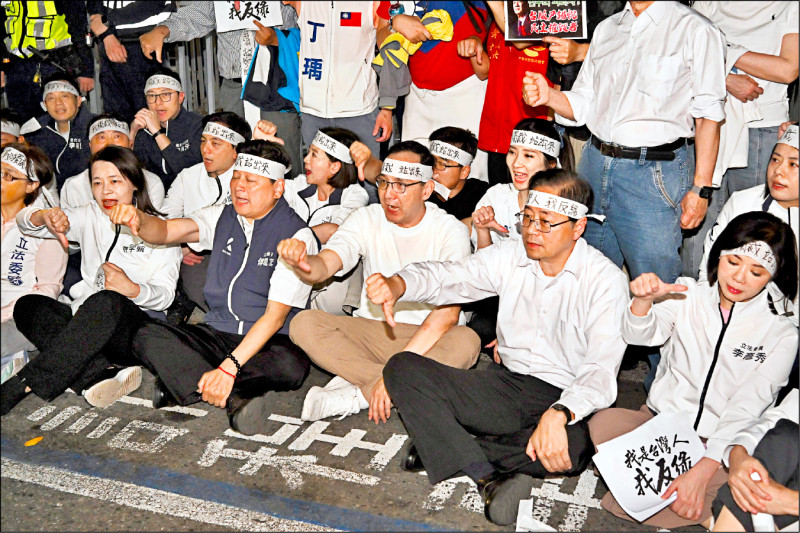 「中國」國民黨主席朱立倫號令黨公職前往北檢集會抗爭。此集會並未依《集會遊行法》申請核准 （資料照）