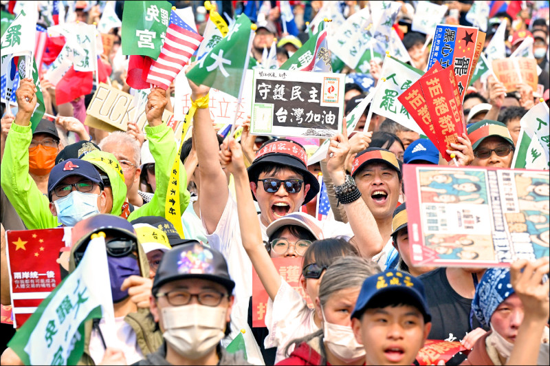 四一九「拒絕統戰，守護台灣」大會，是由網紅發起，訴求反對中共滲透及統戰，守護台灣的民主自由，呼籲全民支持大罷免。（資料照）