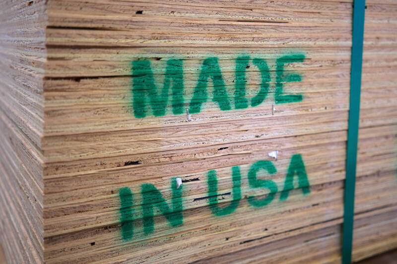 美國推動「美國製造」政策以及歐盟強「綠色轉型」，代表全球北方正在建立新經貿標準。（歐新社檔案照）