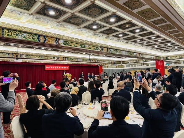 4月27日晚上在圓山飯店，舉辦了歡迎高市早苗眾議院議員率團訪問台灣的晚會。（取自貼文）