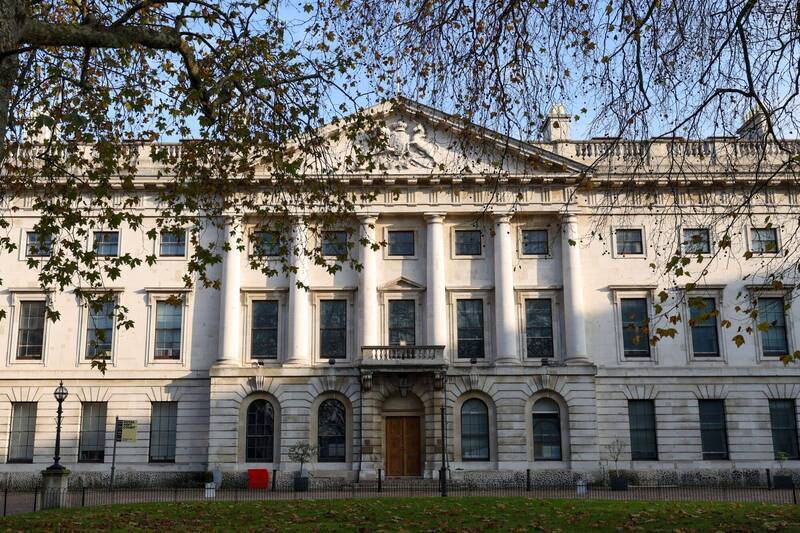 中國政府買下英國皇家鑄幣廠舊址（見圖）及其周邊超過2萬平方公尺土地，想蓋超級大使館。（彭博檔案照）