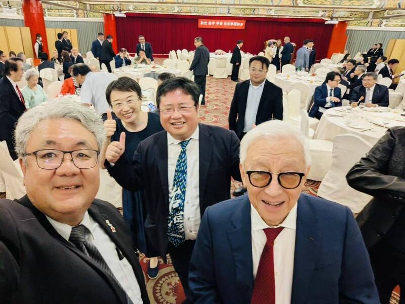 4月27日晚上在圓山飯店，舉辦了歡迎高市早苗眾議院議員率團訪問台灣的晚會。（取自貼文）