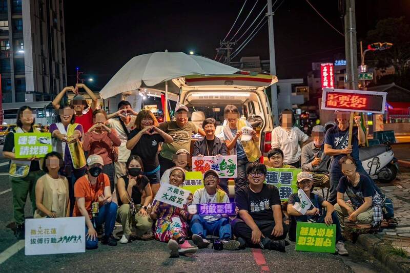 大罷免如果能成功，絕對不是因為民進黨做得多好，而是有很多人克服內心深處的恐懼，面對各種困難，不計得失地站出來，為了自己認為正確的事情，為他人勇敢。（資料照）