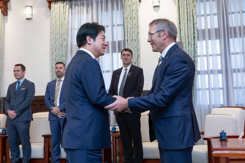 總統賴清德（前左）日前接見紐西蘭國會「跨黨派台灣友誼小組」訪問團。（中央社）