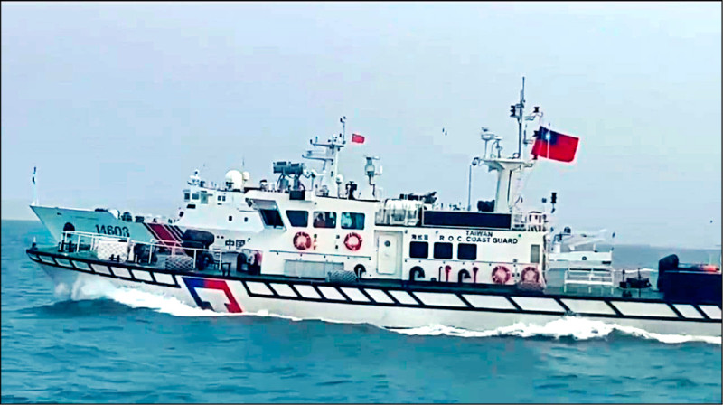 吾人誠摯呼籲：施政固然有輕重緩急，然處理海纜斷纜議題時，亦不妨同時盤點海上交通管理與執行體制。（海巡署提供）
