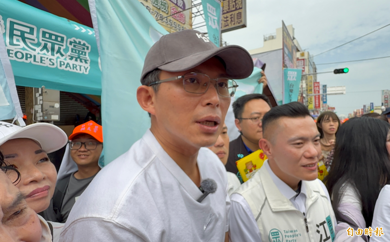 民眾黨主席黃國昌父喪未滿一年，3日卻現身參與白沙屯媽祖進香活動。（資料照）