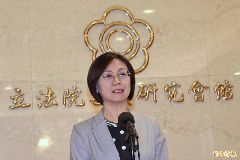 翁曉玲曾主導修訂選罷法，本應捍衛選舉罷免的公正性與法治精神，卻在政黨利益面前選擇為犯罪行為開脫。（資料照）
