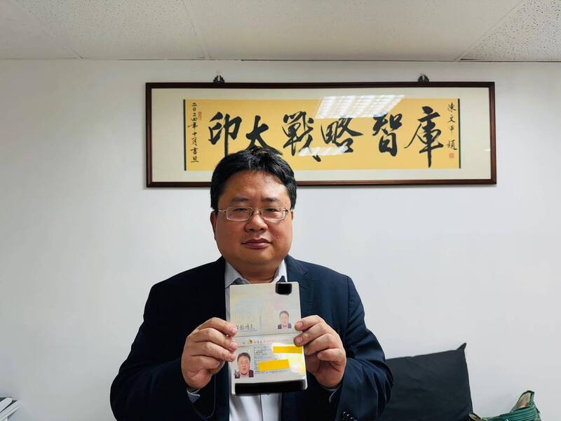 去年我離開產經新聞之前，就決定留在台灣。既然把台灣當作了自己的家，就申請了國籍 。（取自貼文）