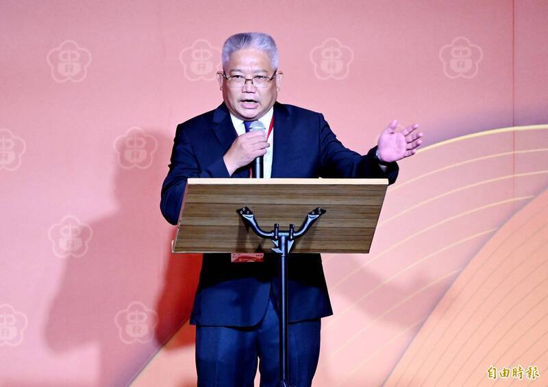 藥師公會全聯會理事長黃金舜呼籲民眾提高防疫意識，善用社區藥局專業資源，有任何用藥或物資準備的疑問，都可諮詢藥師。（資料照）