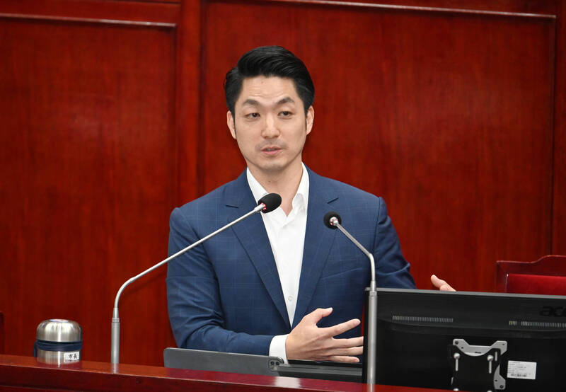 公館圓環與地下道議題，不僅是技術選項，也是價值選擇。市府選擇犧牲人民生活、犧牲專業建議，換取「做事有感」的形象，將原本複雜、多元的交通網絡，簡化成急就章設計圖紙。圖為台北市長蔣萬安。（資料照）