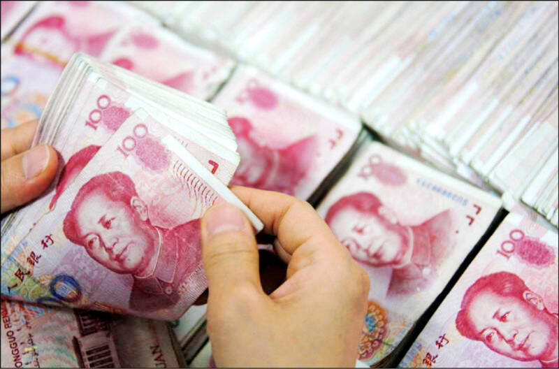 當中共宣稱的「共同富裕」只剩口號，各種社會資源愈加依附權勢與財富時，更凸顯出中國社會背後的結構性不義。（示意圖，路透檔案照）