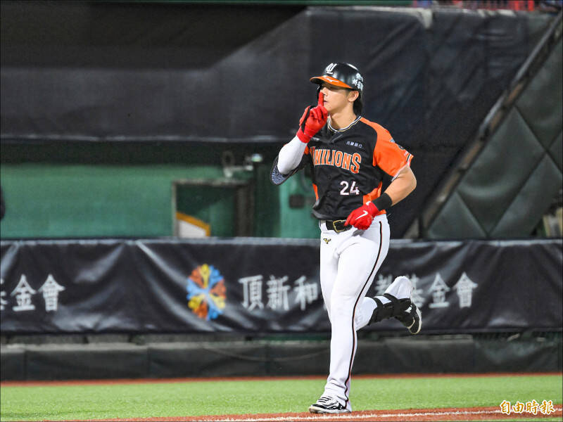 陳傑憲遭受的壓力已經太多了，日前開轟繞壘時的噤聲手勢也似乎透出弦外之音。（資料照）