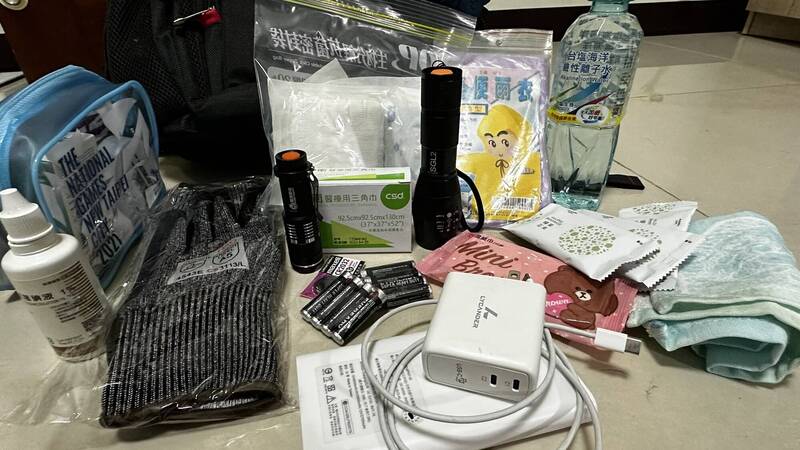 近來很多民眾都開始準備避難防災包。示意圖。（資料照）