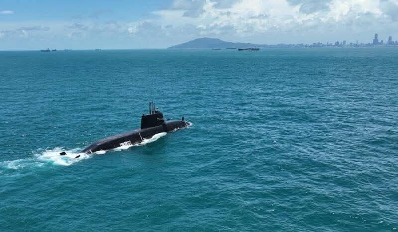 日前海鯤號終於出海航測，台船拍下了這張美麗的照片。（取自貼文）