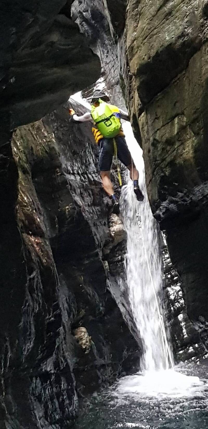 伏虎功～攀岩踩石而上溯高點。（作者提供）