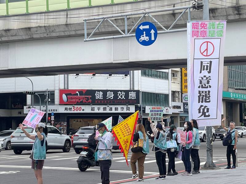 大罷免是要斬斷藍白立委亂台那隻幕後黑手，守護民主自由的命脈。（資料照）
