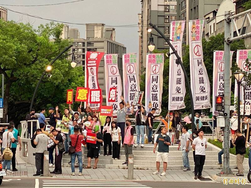 七二六，你投「同意」票，罷免任何一個藍委，就是罷免傅崐萁，就是拒絕王滬寧，就是拒絕習近平，就是拒絕中共併吞台灣，就是拒絕中共消滅中華民國！（資料照）