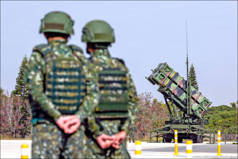 台灣的國防預算不是浪費，而是生存保險。圖為我空防部隊美製愛國者防空飛彈。（歐新社檔案照）