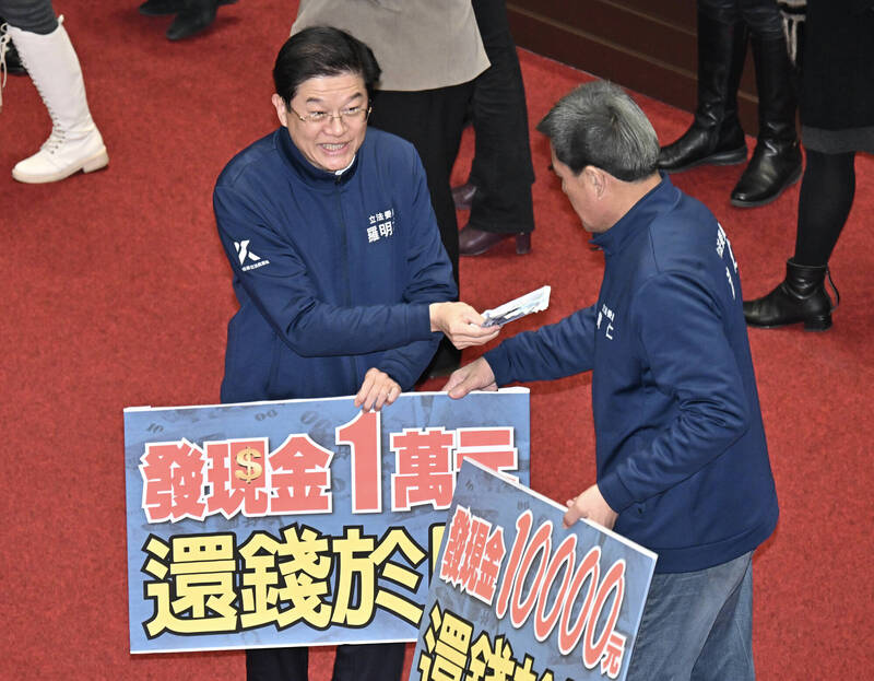 立法院國民黨團可能於大罷免第三階投票前，讓普發現金的特別條例，以及「還稅於民」普發現金法制化闖關通過。（資料照）