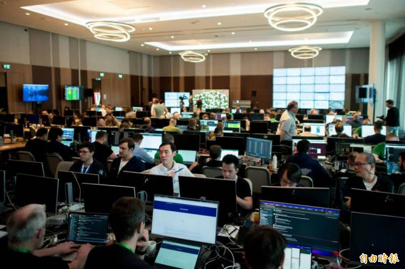 北約合作網路防禦卓越中心（NATO Cooperative Cyber​​ Defense Center of Excellence）贊助專家參加培訓。（彭博檔案照）