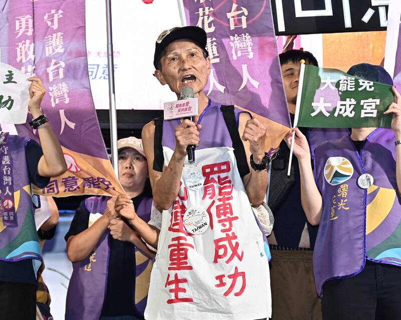 葉霸老師鼓吹罷免親共立委，提醒民眾共同守護台灣民主自由。（資料照）